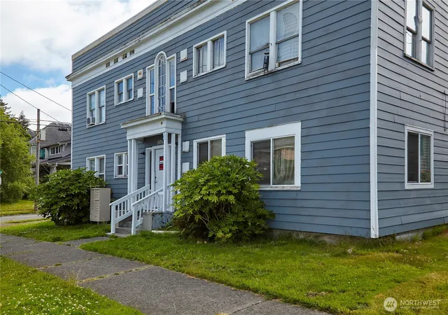 Photo 3 of Multi family home for sale at 301 W 3rd Street, Aberdeen, WA 98520 | MLS# NWM2553414 | Listing updated on 2026-09-22