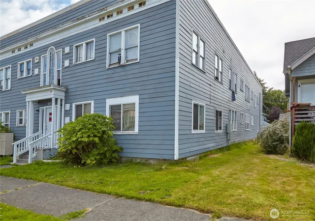 Photo 4 of Multi family home for sale at 301 W 3rd Street, Aberdeen, WA 98520 | MLS# NWM2553414 | Listing updated on 2026-09-22