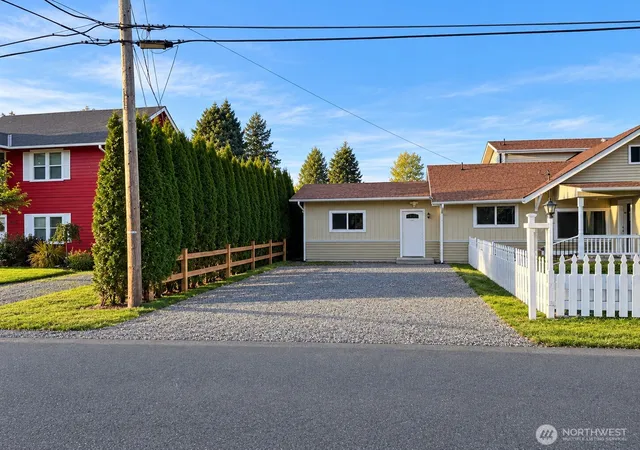 Photo 2 of Single family home for sale at 38200 Southeast 85th, Snoqualmie, WA 98065 | MLS# NWM2553415 | Listing updated on 2026-09-27