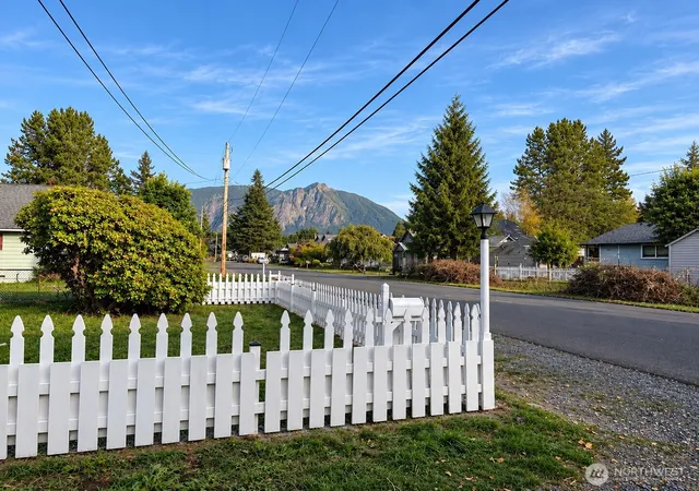 Photo 3 of Single family home for sale at 38200 Southeast 85th, Snoqualmie, WA 98065 | MLS# NWM2553415 | Listing updated on 2026-09-27