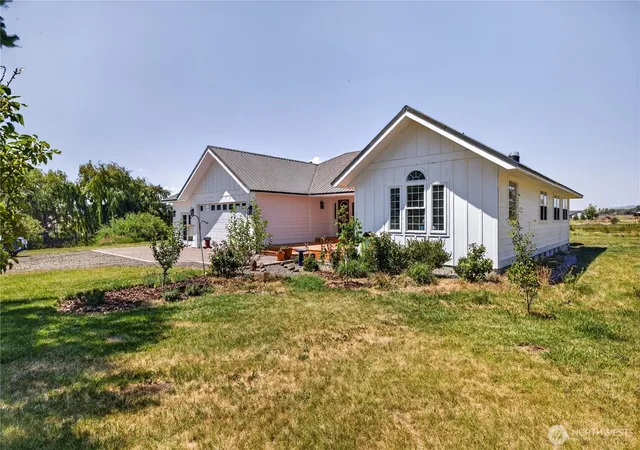 Photo 3 of Single family home for sale at 430 Back Country Dr, Ellensburg, WA 98926 | MLS# NWM2553424 | Listing updated on 2026-09-18
