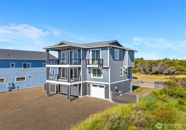 Photo 2 of Single family home for sale at 412 Dune Crst Dr, Westport, WA 98595 | MLS# NWM2553457 | Listing updated on 2026-09-22