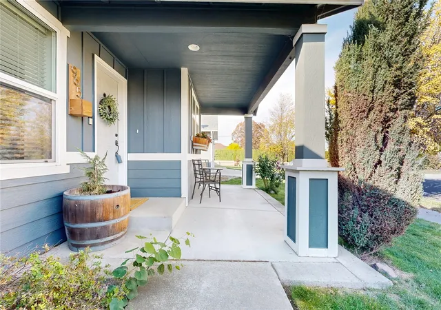 Photo 2 of Single family home for sale at 965 Hedine Rd, Walla Walla, WA 99362 | MLS# NWM2553499 | Listing updated on 2026-10-20