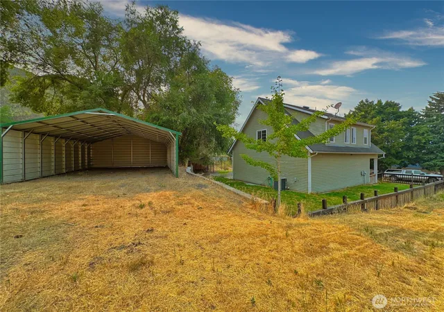 Photo 2 of Single family home for sale at 400 Partello Park, Grand Coulee, WA 99133 | MLS# NWM2553508 | Listing updated on 2026-09-22