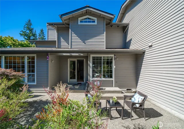 Photo 2 of Sale Pending at 6640 114th Avenue Se, Bellevue, WA 98006 | MLS# NWM2553509 | Listing updated on 2026-09-18