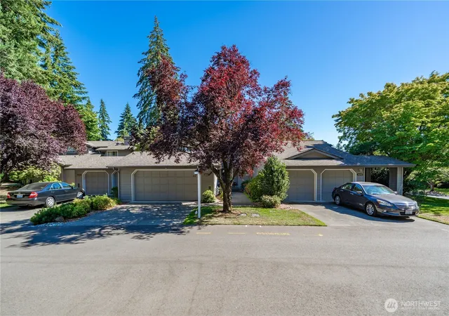 Photo 3 of Sale Pending at 6640 114th Avenue Se, Bellevue, WA 98006 | MLS# NWM2553509 | Listing updated on 2026-09-18