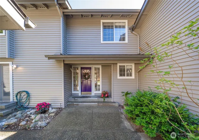 Photo 3 of Sale Pending at 6640 114th Avenue SE, Bellevue, WA 98006 | MLS# NWM2553509 | Listing updated on 2026-09-18