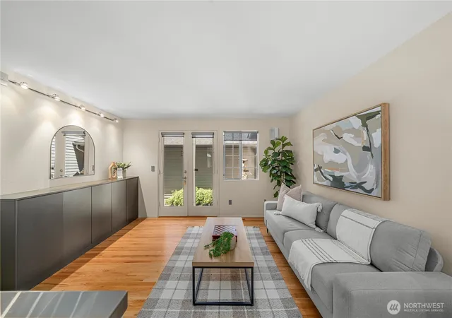 Photo 4 of Sale Pending at 6640 114th Avenue SE, Bellevue, WA 98006 | MLS# NWM2553509 | Listing updated on 2026-09-18
