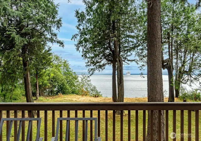 Photo 4 of Single family home for sale at 8 W Gedney Way, Hat Island, WA 98206 | MLS# NWM2553525 | Listing updated on 2026-09-22