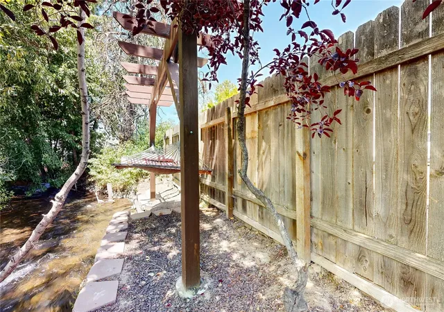 Photo 3 of Sale Pending at 905 Cowl St, Milton Freewater, OR 97862 | MLS# NWM2553561 | Listing updated on 2026-09-25