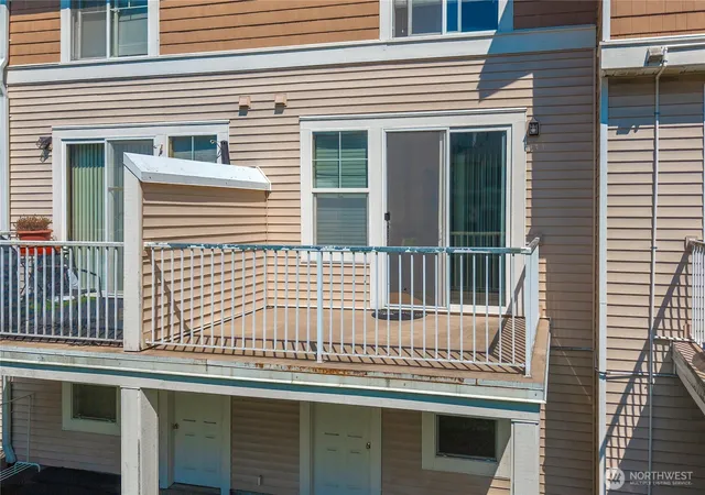 Photo 4 of Townhouse for sale at 23217 62nd Place St S #31-2, Kent, WA 98032 | MLS# NWM2553593 | Listing updated on 2026-09-22
