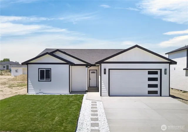 Single family home for sale at 309 Olivia St, Sunnyside, WA 98944 | MLS# NWM2553598