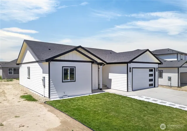 Photo 2 of Single family home for sale at 309 Olivia St, Sunnyside, WA 98944 | MLS# NWM2553598 | Listing updated on 2026-09-22