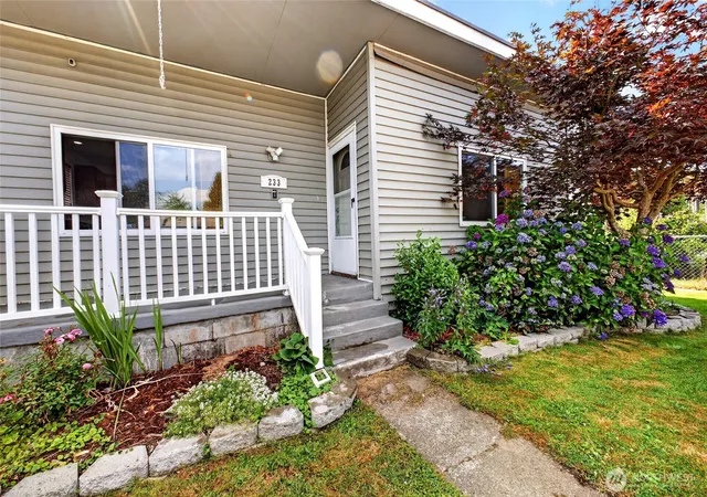 Photo 3 of Sale Pending at 233 Cascade St, Buckley, WA 98321 | MLS# NWM2553601 | Listing updated on 2026-09-23