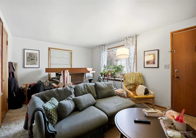 Photo 3 of Sale Pending at 1414 W Yakima Ave, Yakima, WA 98902 | MLS# NWM2553676 | Listing updated on 2026-09-25