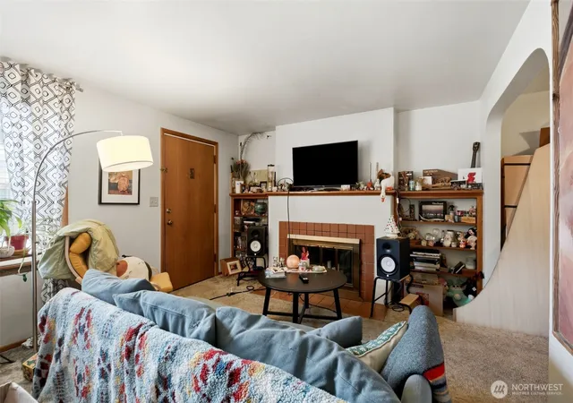 Photo 4 of Sale Pending at 1414 W Yakima Ave, Yakima, WA 98902 | MLS# NWM2553676 | Listing updated on 2026-09-25