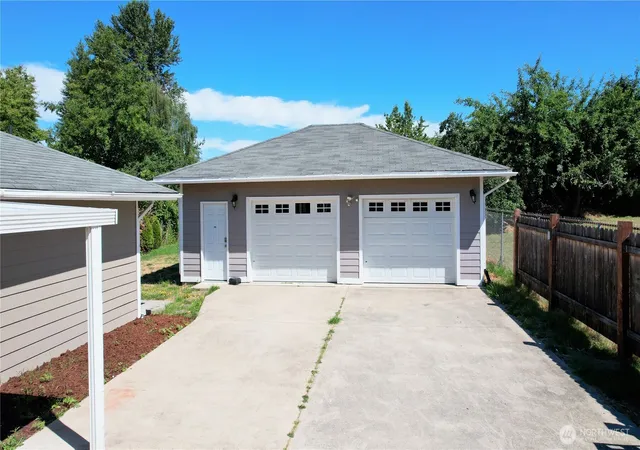 Photo 2 of Single family home for sale at 251 E 72nd Street, Tacoma, WA 98404 | MLS# NWM2553678 | Listing updated on 2026-09-22