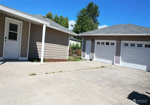 Photo 3 of Single family home for sale at 251 E 72nd Street, Tacoma, WA 98404 | MLS# NWM2553678 | Listing updated on 2026-09-22