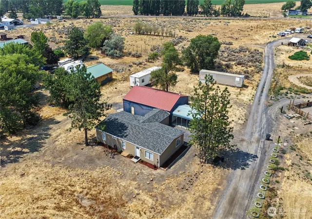 Photo 3 of Manufactured home for sale at 9432 Rd J 3 NW, Quincy, WA 98848 | MLS# NWM2553679 | Listing updated on 2026-09-24