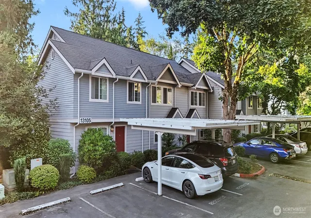 Photo 2 of Townhouse for sale at 13105 102nd Lane Ne #5, Kirkland, WA 98034 | MLS# NWM2553700 | Listing updated on 2026-09-21