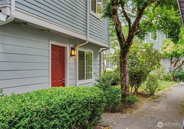 Photo 3 of Townhouse for sale at 13105 102nd Lane Ne #5, Kirkland, WA 98034 | MLS# NWM2553700 | Listing updated on 2026-09-21