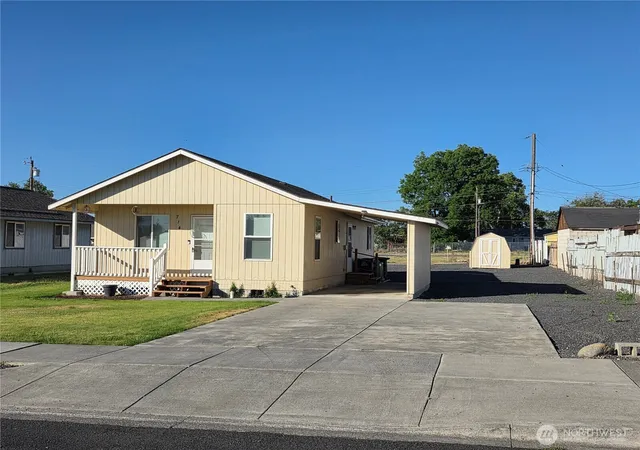 Photo 3 of Single family home for sale at 714 S Michael St, Moses Lake, WA 98837 | MLS# NWM2553701 | Listing updated on 2026-09-29