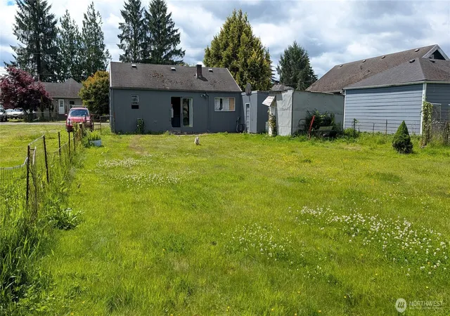 Photo 2 of Sale Pending at 222 E King St, Aberdeen, WA 98520 | MLS# NWM2553718 | Listing updated on 2026-09-25