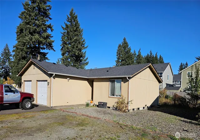 Photo 3 of Multi family home for sale at 6521 201st, Centralia, WA 98531 | MLS# NWM2553735 | Listing updated on 2026-09-22