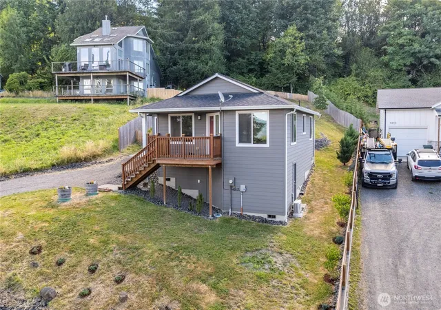 Photo 3 of Single family home for sale at 1009 Taylor Rd, Kalama, WA 98625 | MLS# NWM2553771 | Listing updated on 2026-09-22