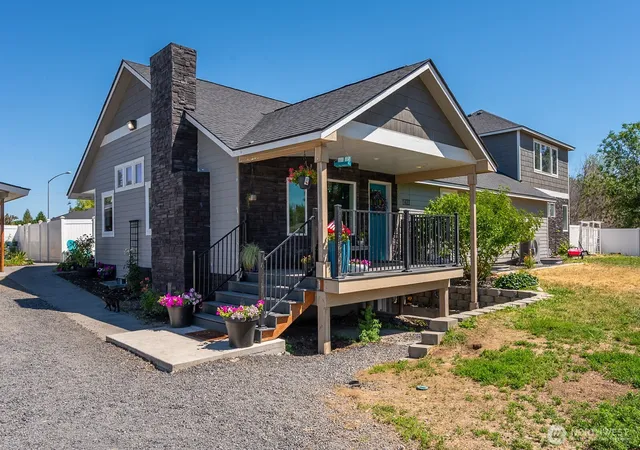 Photo 1 of Sale Pending at 1400 E Nelson Rd, Moses Lake, WA 98837 | MLS# NWM2553775 | Listing updated on 2026-09-19