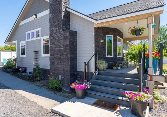Photo 2 of Sale Pending at 1400 E Nelson Rd, Moses Lake, WA 98837 | MLS# NWM2553775 | Listing updated on 2026-09-19