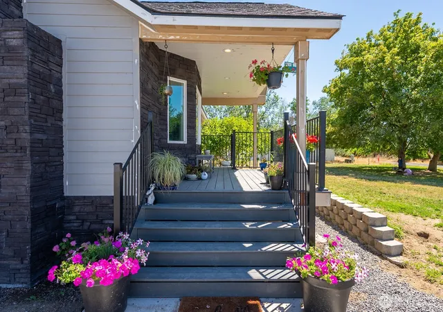 Photo 3 of Sale Pending at 1400 E Nelson Rd, Moses Lake, WA 98837 | MLS# NWM2553775 | Listing updated on 2026-09-19