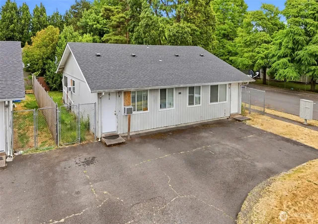 Multi family home for sale at 2807 Caples Ave, Vancouver, WA 98661 | MLS# NWM2553787