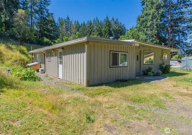 Photo 1 of Single family home for sale at 533 E Walnut St, Shelton, WA 98584 | MLS# NWM2553861 | Listing updated on 2026-09-22
