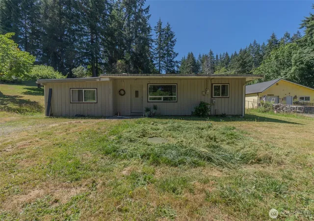 Photo 2 of Single family home for sale at 533 E Walnut St, Shelton, WA 98584 | MLS# NWM2553861 | Listing updated on 2026-09-22