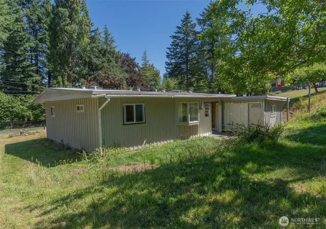 Photo 3 of Single family home for sale at 533 E Walnut St, Shelton, WA 98584 | MLS# NWM2553861 | Listing updated on 2026-09-22
