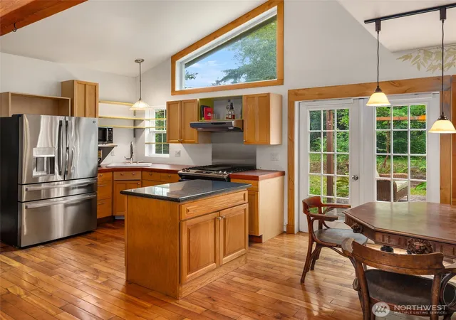 Photo 3 of Single family home for sale at 10133 Sw 204th Street, Vashon, WA 98070 | MLS# NWM2553884 | Listing updated on 2026-09-22