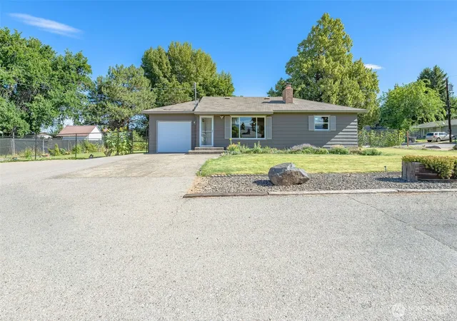 Photo 1 of Sale Pending at 1385 Tedford St Se, East Wenatchee, WA 98802 | MLS# NWM2553929 | Listing updated on 2026-08-19