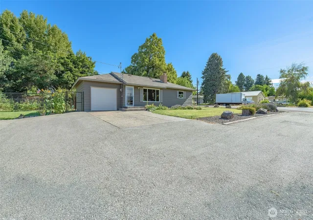 Photo 2 of Sale Pending at 1385 Tedford St Se, East Wenatchee, WA 98802 | MLS# NWM2553929 | Listing updated on 2026-08-19