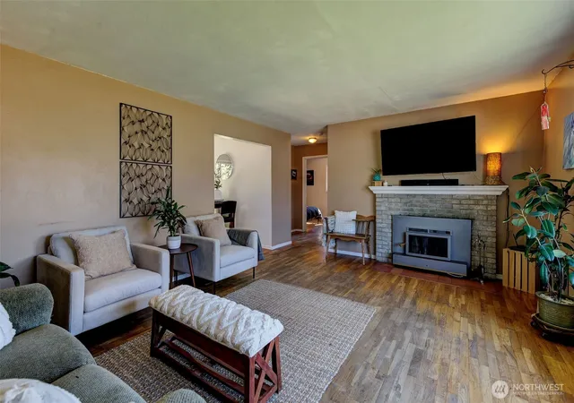 Photo 3 of Sale Pending at 1385 Tedford St SE, East Wenatchee, WA 98802 | MLS# NWM2553929 | Listing updated on 2026-08-19
