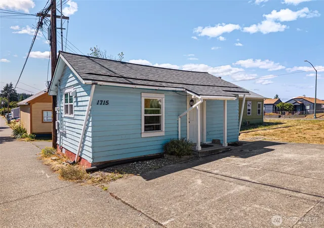 Photo 3 of Sale Pending at 1713 Burwell St, Bremerton, WA 98337 | MLS# NWM2553942 | Listing updated on 2026-09-25
