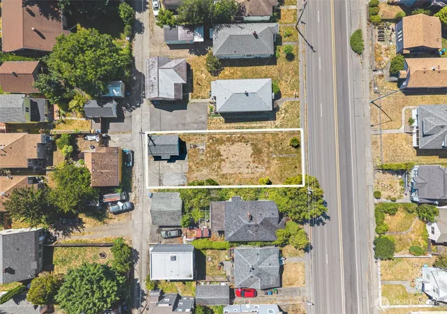 Photo 4 of Sale Pending at 1713 Burwell St, Bremerton, WA 98337 | MLS# NWM2553942 | Listing updated on 2026-09-25