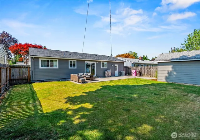 Photo 3 of Single family home for sale at 2580 Taylor Ave, Longview, WA 98632 | MLS# NWM2553950 | Listing updated on 2026-09-22