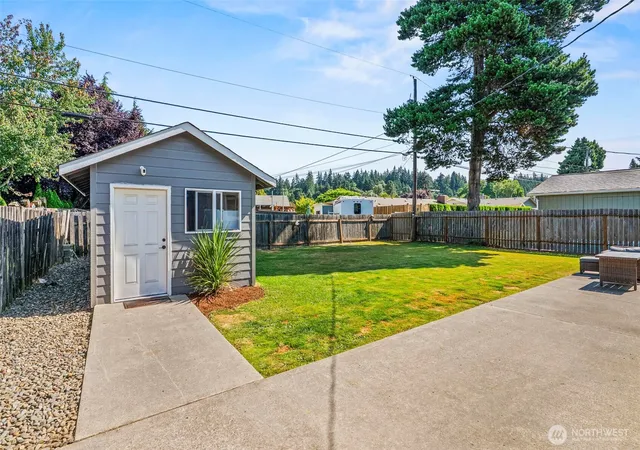 Photo 3 of Single family home for sale at 2580 Taylor Ave, Longview, WA 98632 | MLS# NWM2553950 | Listing updated on 2026-09-22