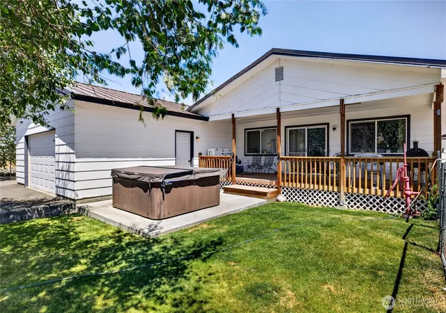 Photo 3 of Single family home for sale at 301 Arrowhead Pl SW, Mattawa, WA 99349 | MLS# NWM2553980 | Listing updated on 2026-10-02