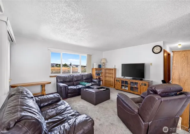 Photo 4 of Single family home for sale at 301 Arrowhead Pl SW, Mattawa, WA 99349 | MLS# NWM2553980 | Listing updated on 2026-10-02