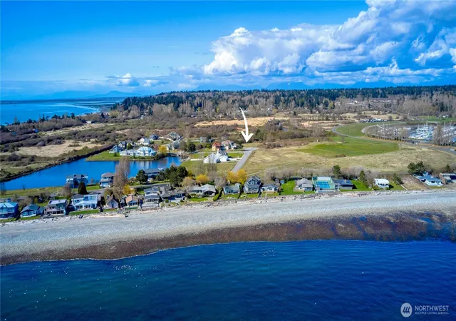 Photo 4 of Sale Pending at 721 Ocean View Ct, Point Roberts, WA 98281 | MLS# NWM2554001 | Listing updated on 2026-08-07