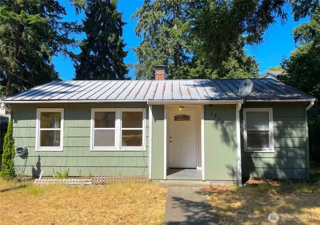 Photo 2 of Townhouse for sale at 13729 Stone Ave N, Seattle, WA 98133 | MLS# NWM2554012 | Listing updated on 2026-09-22