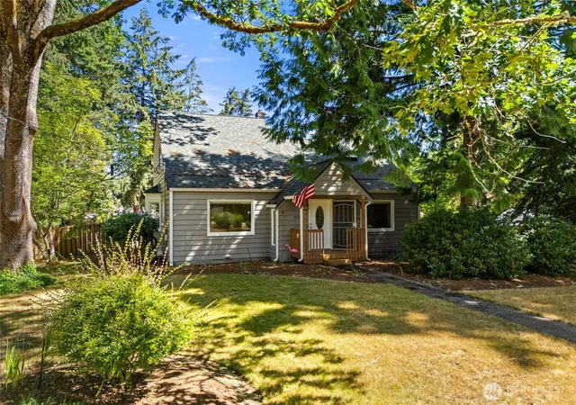 Photo 2 of Single family home for sale at 8123 Veterans Dr Sw, Lakewood, WA 98498 | MLS# NWM2554070 | Listing updated on 2026-09-29