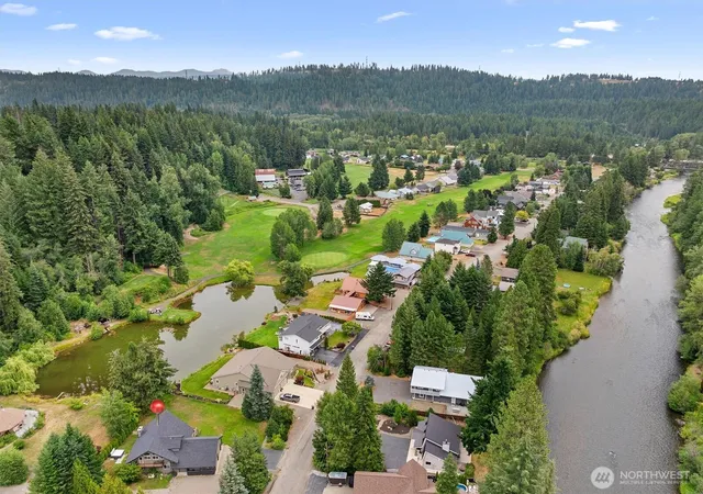 Photo 4 of Single family home for sale at 691 Pebble Beach Dr, Cle Elum, WA 98922 | MLS# NWM2554107 | Listing updated on 2026-10-05